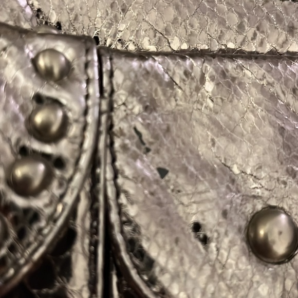 Sharif Original by Sharif Pewter Metallic Leather Crossbody Purse - Picture 4 of 10